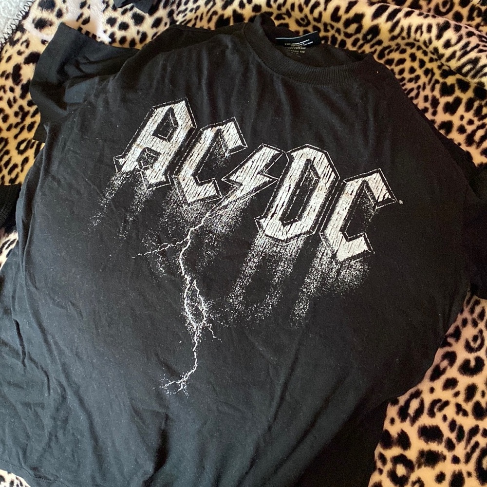 Small black classic tee fits long